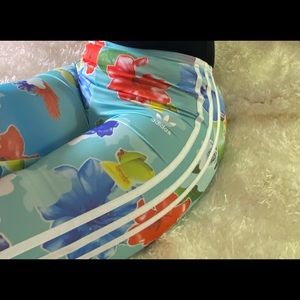 NWT Addis’s tropical leggings